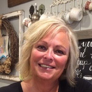 Meet your Posher, Laurie